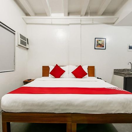 Oyo 136 Regal Residences Quezon City Extérieur photo