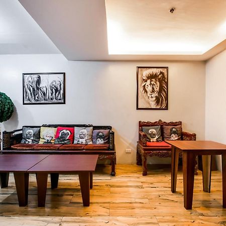 Oyo 136 Regal Residences Quezon City Extérieur photo