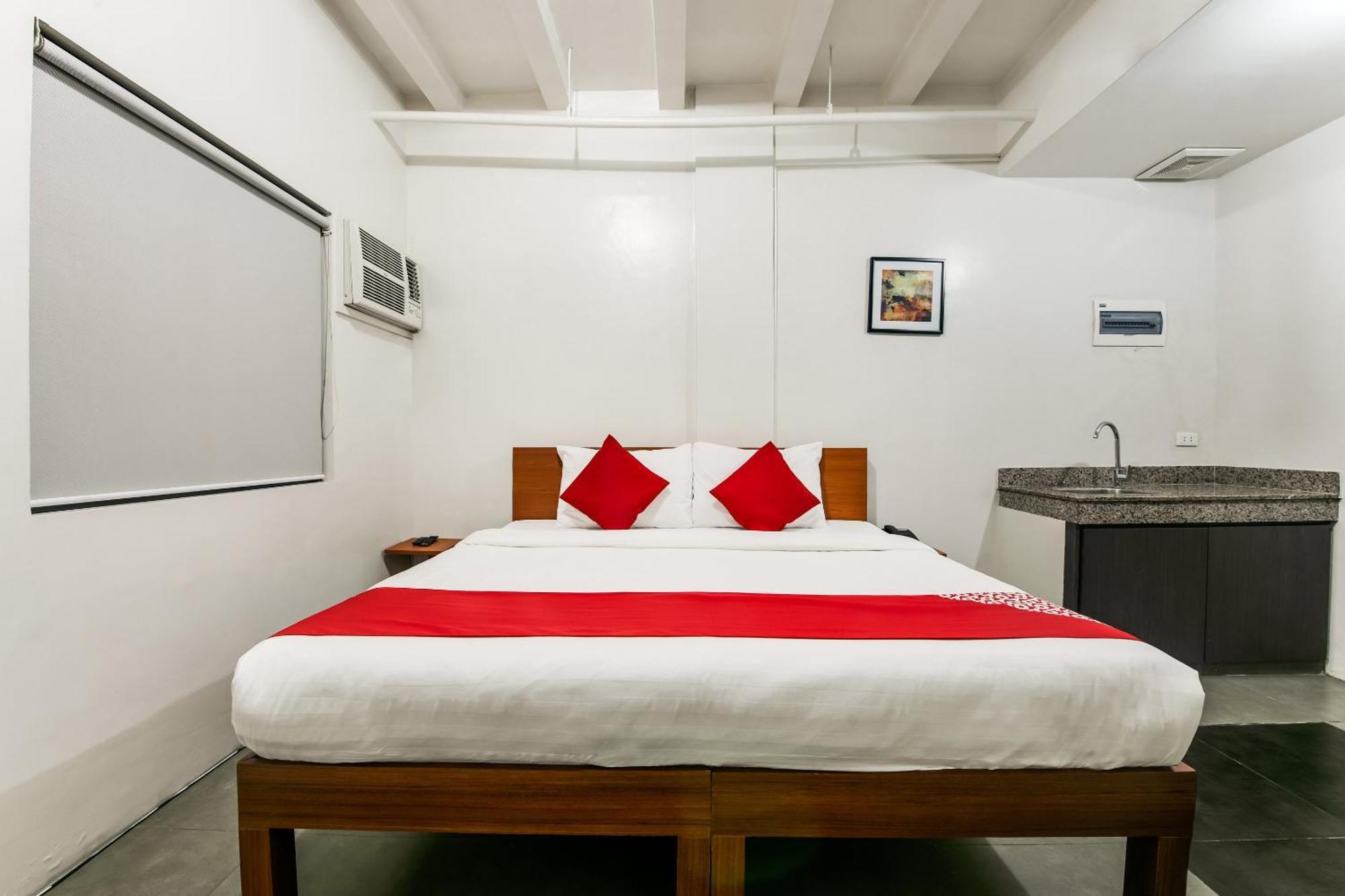 Oyo 136 Regal Residences Quezon City Extérieur photo