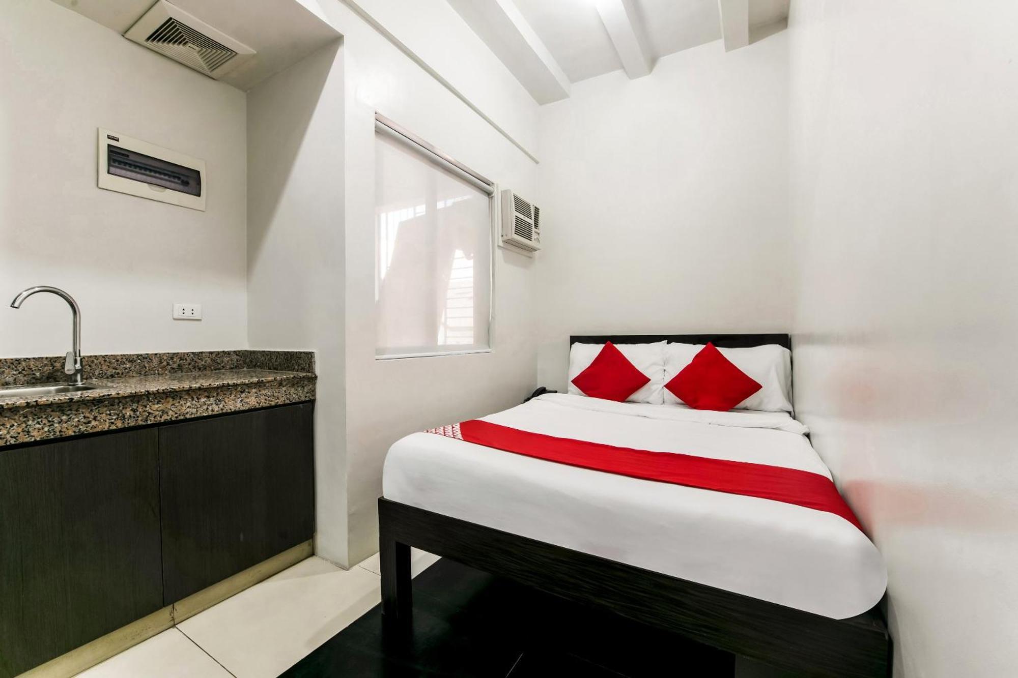 Oyo 136 Regal Residences Quezon City Extérieur photo