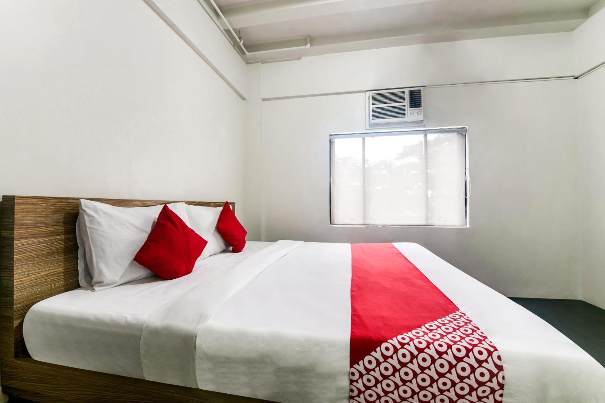 Oyo 136 Regal Residences Quezon City Extérieur photo