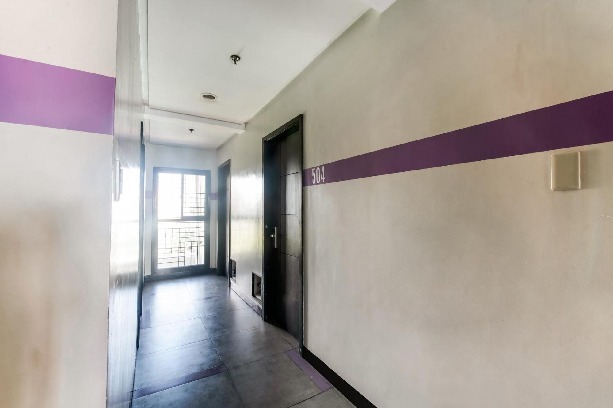 Oyo 136 Regal Residences Quezon City Extérieur photo